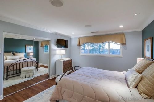 7060 Dennison St, San Diego CA 92122-2431 exterior