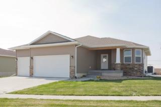 407 Driftwood Ln, Fairfax, IA 52228-7600
