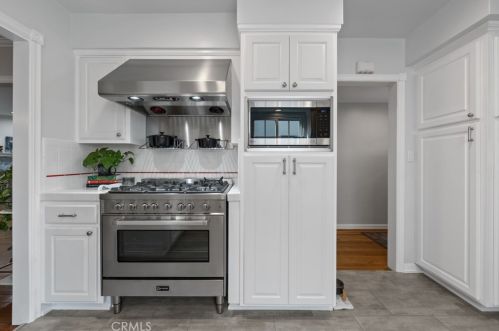 6880 10th St, Long Beach CA  90815-4930 exterior