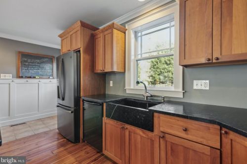 737 Hoover Rd, Blue Bell PA  19422-2015 exterior