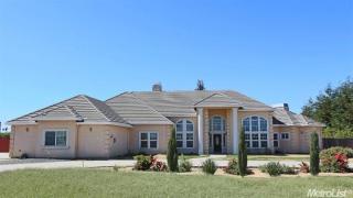 3042 7th St, Hughson, CA 95326-9177
