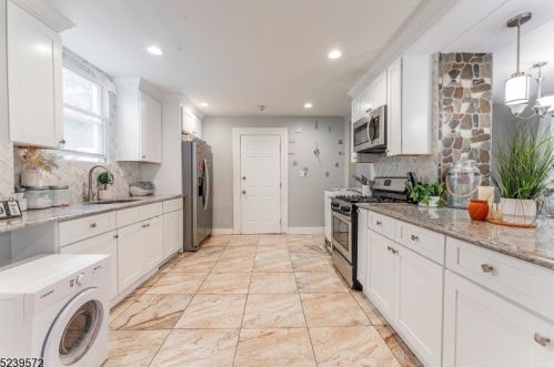 222 Maple Ave, East Orange NJ  07017-4504 exterior