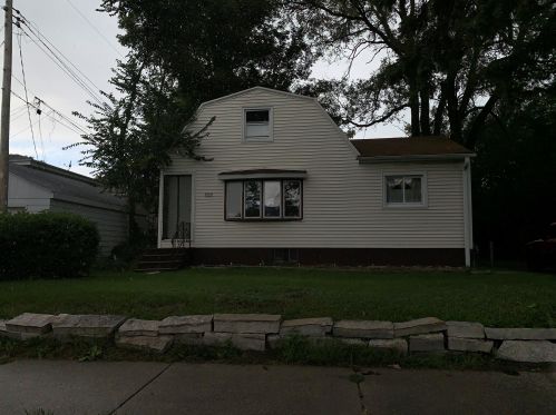 5714 Mill Rd, Milwaukee, WI 53218-1316
