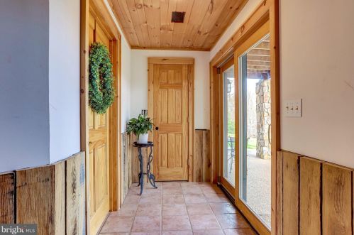 3714 Mountain Rd, Haymarket VA  20169-1739 exterior