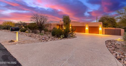 1952 Whispering Bells Dr, Tucson, AZ 85745-5206