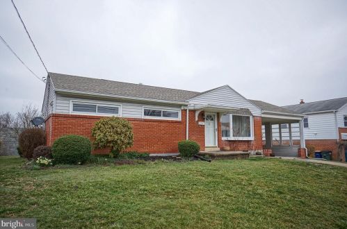 33 Kensington Dr, Camp Hill, PA 17011-7911