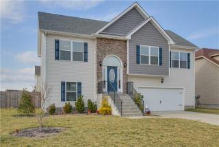 3754 Gray Fox Dr, Clarksville, TN 37040-6236