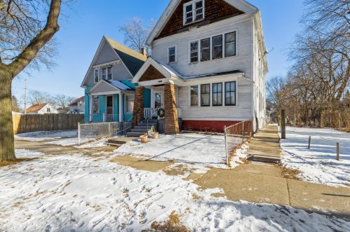 2956 Palmer St, Milwaukee, WI 53212-2429