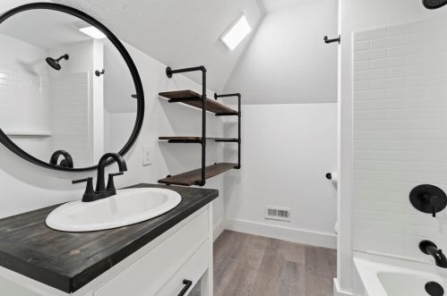 425 Blaine Ave, Canonsburg PA  15317-2107 exterior