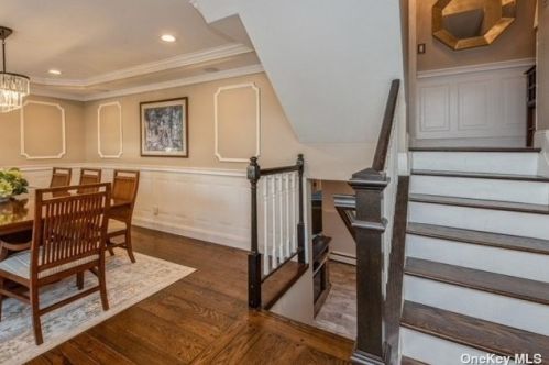 32 Merritt St, West Islip, NY 11795-4220