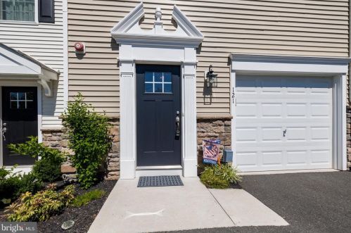 121 5th Ave, Collegeville, PA 19426-2503