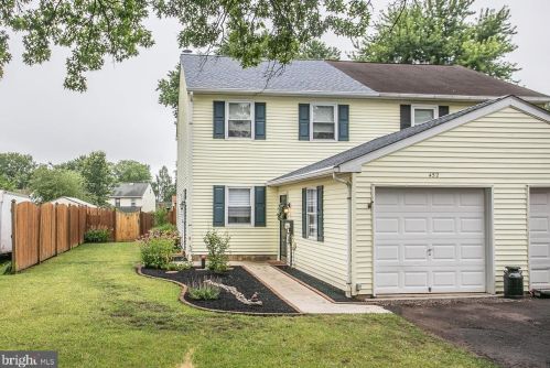 452 Indian Crest Dr, Harleysville, PA 19438-1738