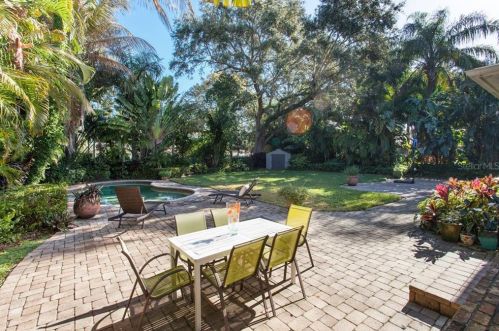 1250 Brightwaters Blvd, Saint Petersburg, FL 33704-3728