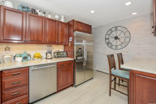 2308 Oakdale Ave, Seaford NY  11783-3141 exterior
