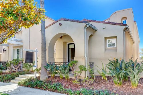 2955 Farragut Rd, San Diego, CA 92106-6058