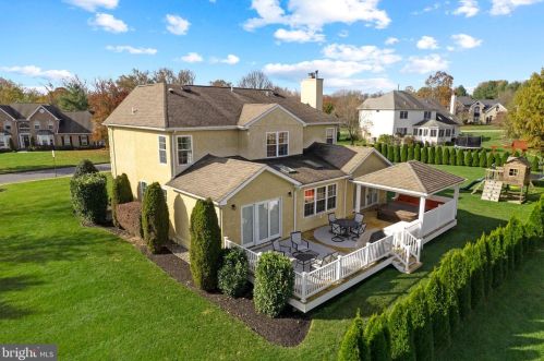 831 Waverly Rd, Kennett Sq, PA 19348-1477