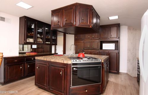 340 Wilshire Ln, Santa Maria CA  93455-2050 exterior