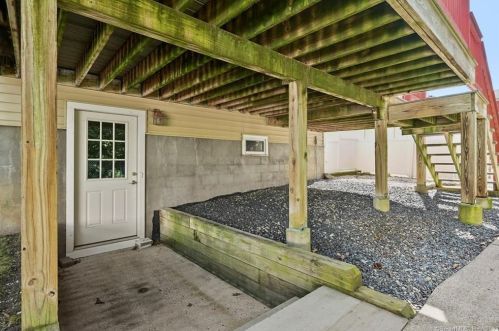 6 Nolan St, Norwalk CT  06850-2525 exterior