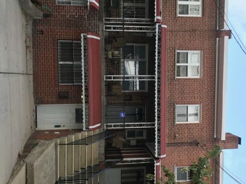 2575 Seymour Ave, Bronx NY  10469-5524 exterior