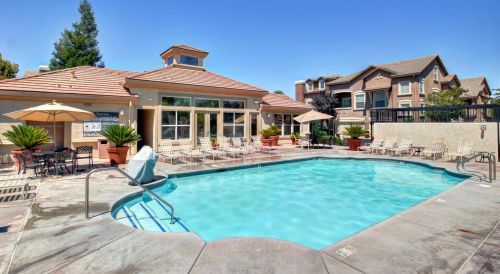 5482 Tares Cir, Elk Grove CA  95757-4361 exterior