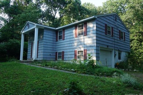 21 Pheasant Run Dr, Gales Ferry, CT 06335-2019