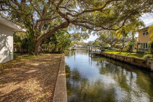 101 Appian Way, Saint Petersburg, FL 33704-3801