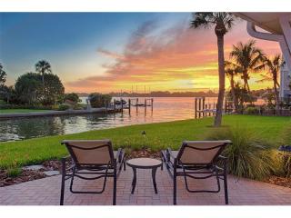 7434 Periwinkle Dr, Sarasota, FL 34231-5324