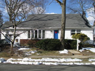 1818 Carroll Ave, North Merrick, NY 11566-2904