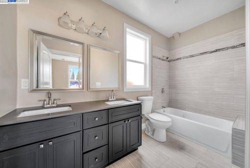 7171 Herbert Guice Way, Oakland, CA 94621-3212