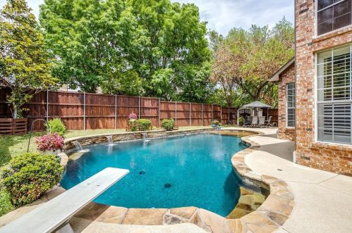 3133 Myrtice Dr, Lewisville TX  75022-0968 exterior