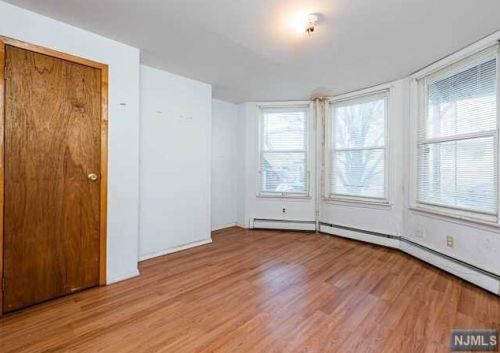 605 Malone Pl, East Newark, NJ 07029-1513
