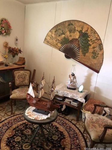 18 Simsbury St, Waterbury CT  06704-2719 exterior