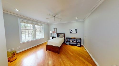 5 Amanda Ct, White Plains NY  10607-2418 exterior
