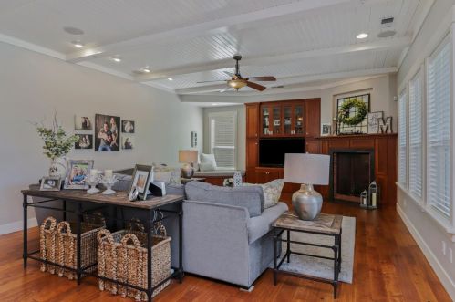 10817 Goldsborough Cir, Valley Home CA 95361-7649 exterior