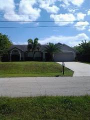2061 Imperial St, Fort Pierce FL  34987-2025 exterior