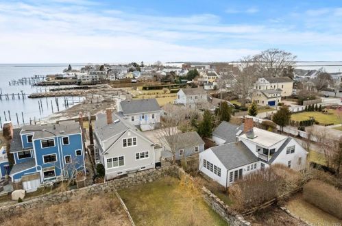 14 Wall St, Stonington, CT 06378-1453