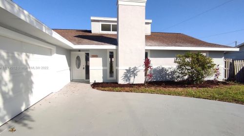 2593 Grotto Cir, Fort Pierce, FL 34953-2927