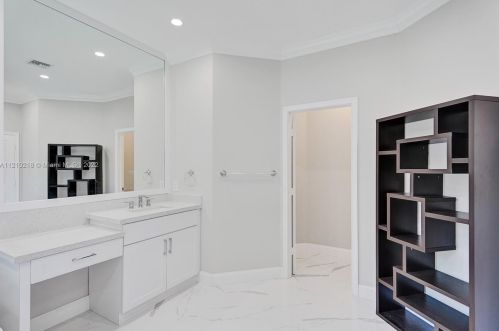 3821 185th Ave, Hollywood FL  33029-2712 exterior