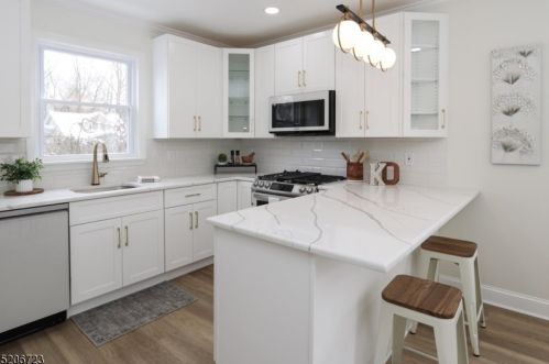 4 Hollywood Ave, Montclair NJ  07042-4306 exterior