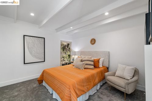 5857 Ascot Dr, Oakland CA 94611-1711 exterior