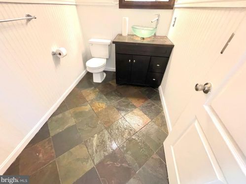 32 Pin Oak Dr, Dover DE  19904-2373 exterior