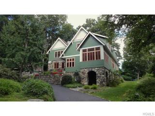 10 Rockledge Pl, Mahopac, NY 10541-3137
