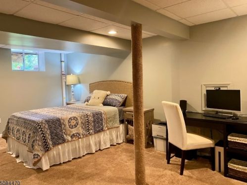 208 Salem Ct, Flemington NJ  08822-2034 exterior