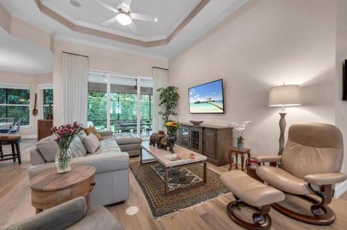 4960 Rustic Oaks Cir, Naples, FL 34105-4521