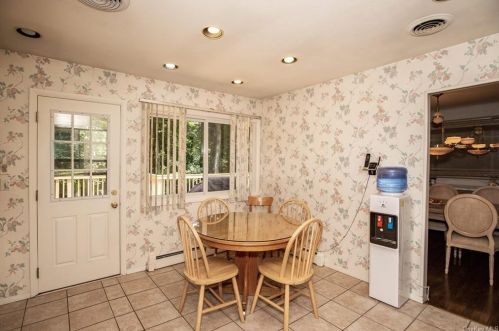 8 Terrace Rd, Airmont NY  10901-1721 exterior