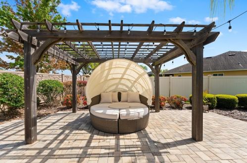 1669 Feather Grass Loop, Lutz FL  33558-2802 exterior