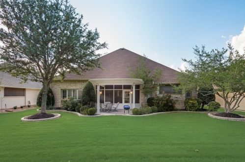 8817 Crestview Dr, Denton TX  76207-8601 exterior