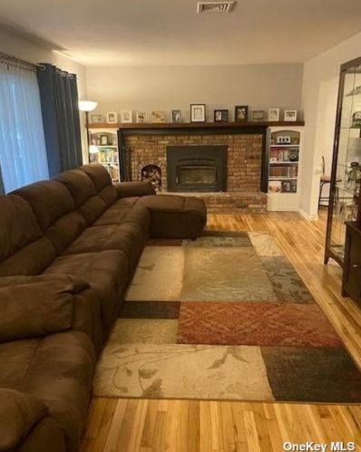 23 John St, Shoreham, NY 11786-1922