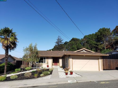 1430 Wallace Ct, Pinole, CA 94564-2732