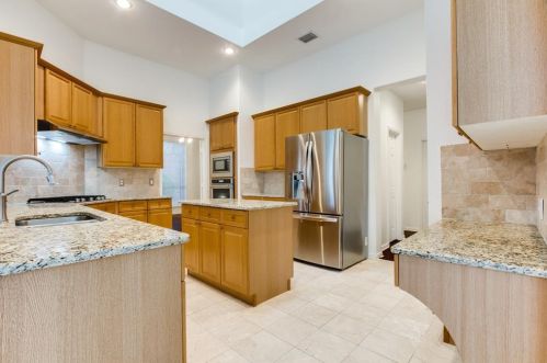 2614 Brighton Dr, Lewisville TX  75028-1463 exterior